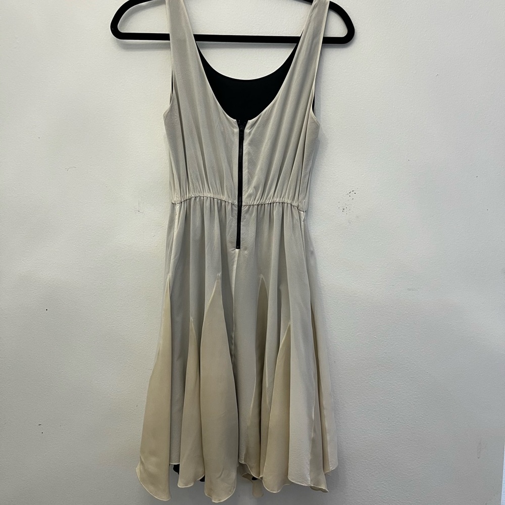 Alice & Olivia Silk Hanker-chief Dress Two toned cream and Beige Size Small